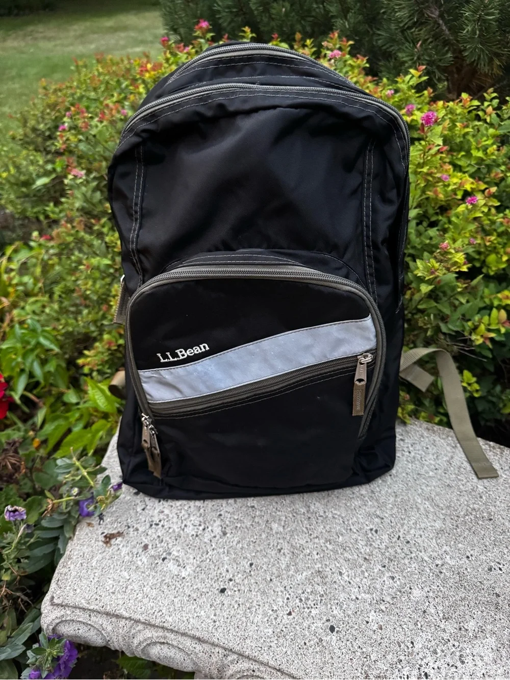 L.L. Bean DeLuxe Black Backpack with Gray Reflective Accent Laptop Hiking